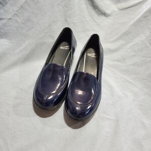 Dansko Women's Shiny Blue Flats